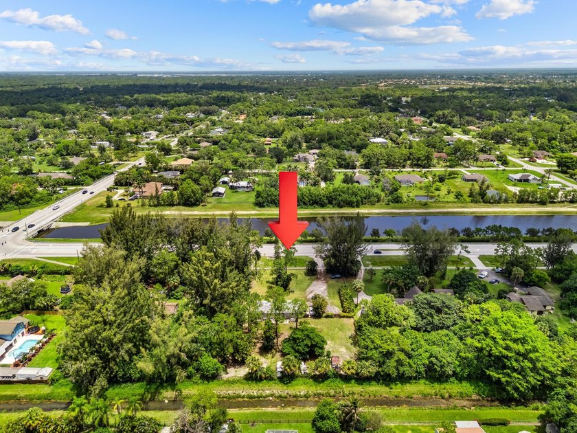 This beautifully remodeled 3-bedroom, 2-bathroom home offers - photo 37