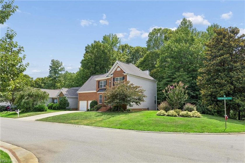 Welcome home to this beautiful two-story residence, perfectly - photo 3