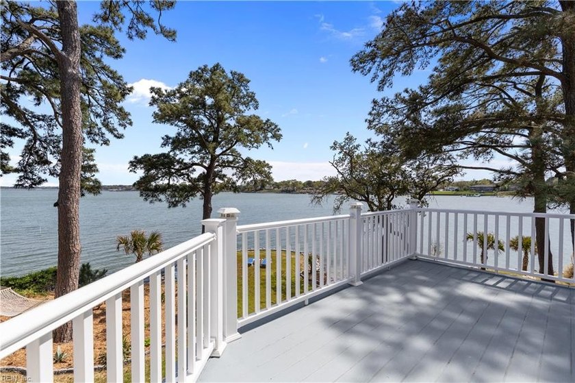 Welcome to a rare waterfront masterpiece! Exceptional &amp; secluded - photo 9