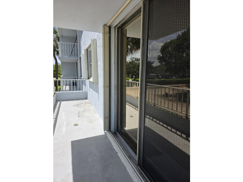 Bright and spacious 1-bedroom, 1-bath unit located on the 2nd - photo 48