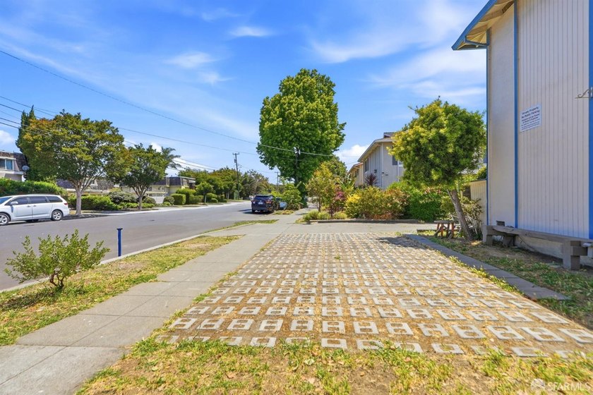 Exceptional investment opportunity in the heart of Hayward! This - photo 2