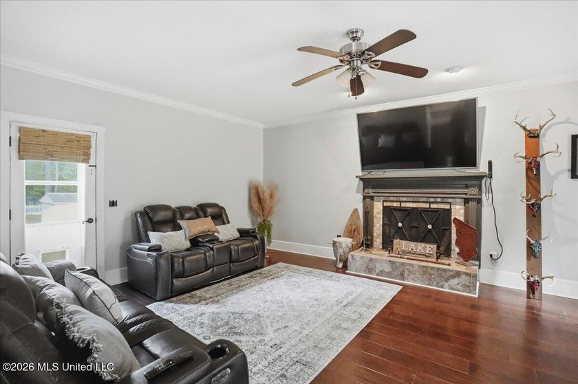 Welcome to 104 Quail Hollow Place--an incredible opportunity to - photo 15