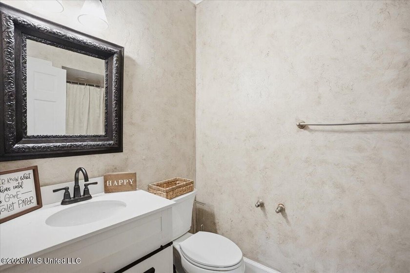 Welcome to 104 Quail Hollow Place--an incredible opportunity to - photo 23