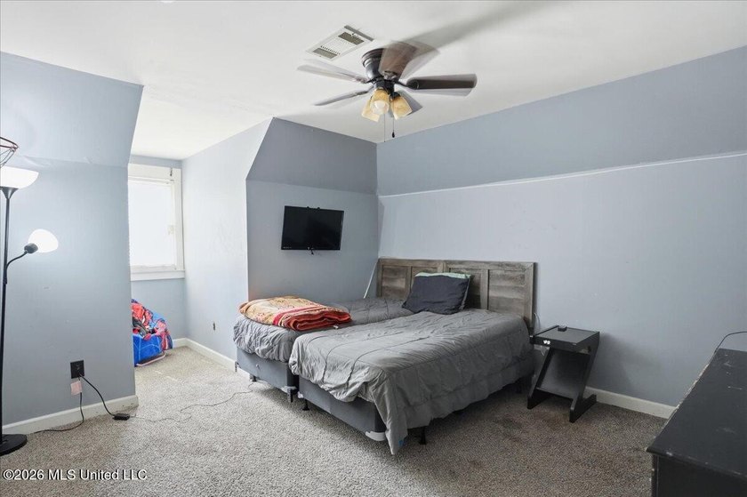 Welcome to 104 Quail Hollow Place--an incredible opportunity to - photo 36
