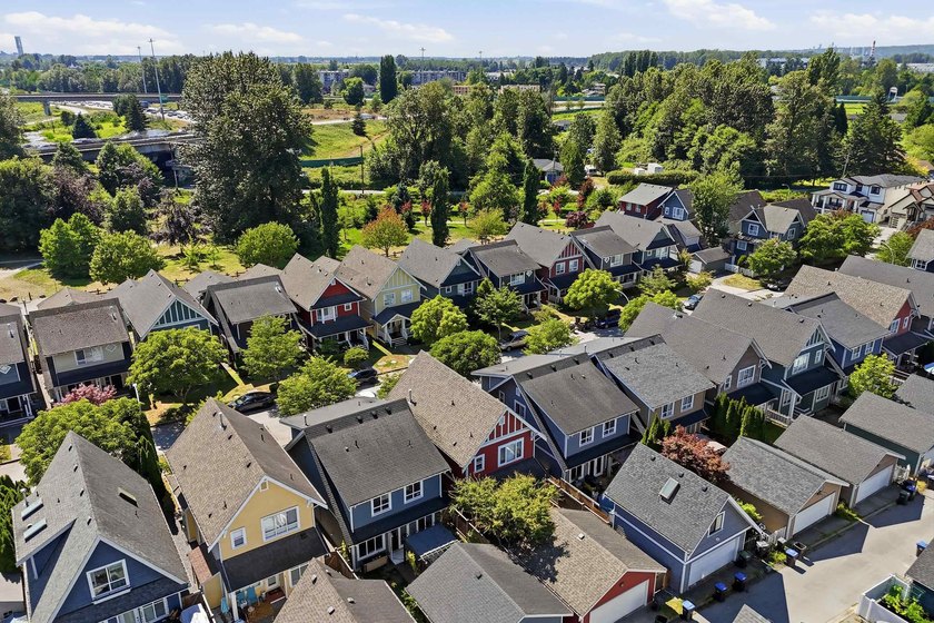 Beautifully updated and maintained Craftsman house in the heart - photo 2