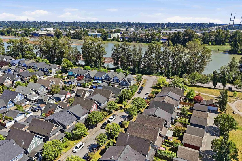 Beautifully updated and maintained Craftsman house in the heart - photo 3