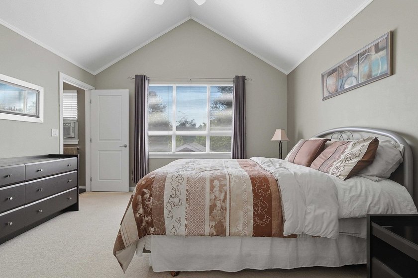 Beautifully updated and maintained Craftsman house in the heart - photo 7