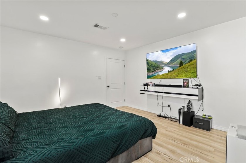 Welcome to your dream home in the heart of Long Beach at 2673 - photo 17