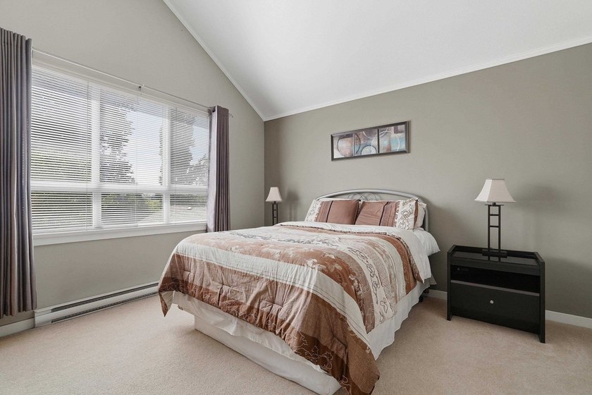 Beautifully updated and maintained Craftsman house in the heart - photo 8