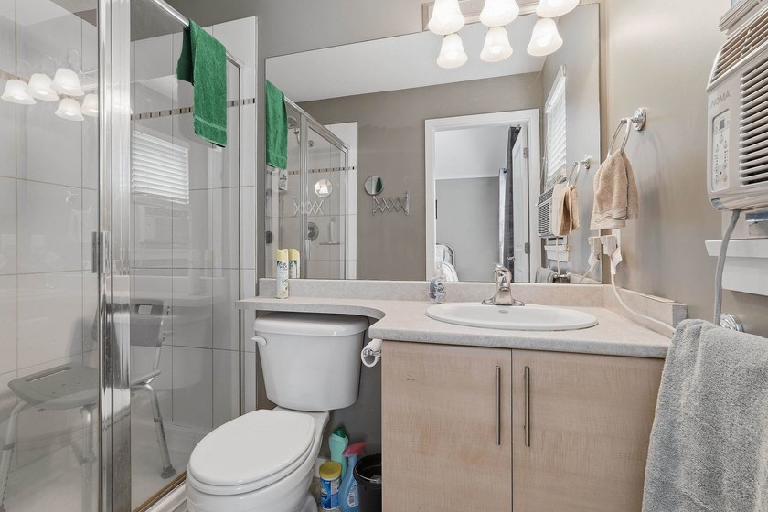 Beautifully updated and maintained Craftsman house in the heart - photo 10