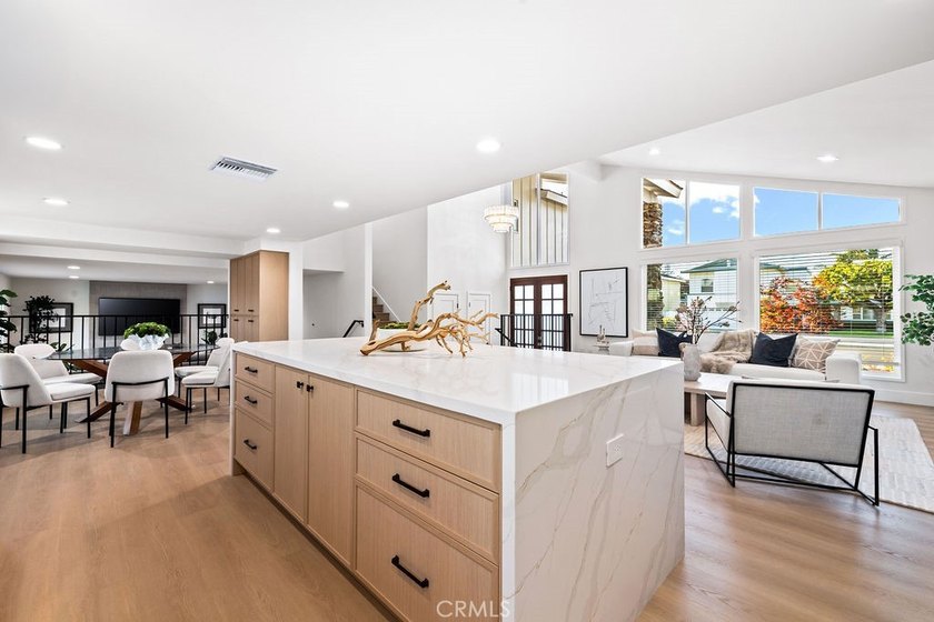 Glamorously designed S&amp;S home in Goldenwest Estates. This - photo 10