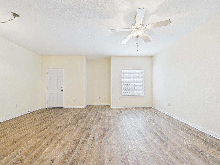 This beautifully maintained 3-bedroom, 2.5-bathroom end-unit - photo 12