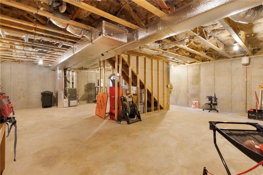 Nestled on a quiet dead-end street in Kingston, this spacious - photo 31