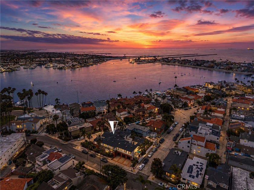Discover an extraordinary custom-built Naples Island estate - photo 2