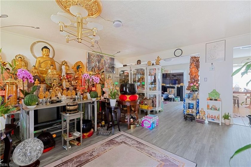 Well maintained, tenant occupied 1,275 sf, 3-bedroom, 2.5 bath - photo 3