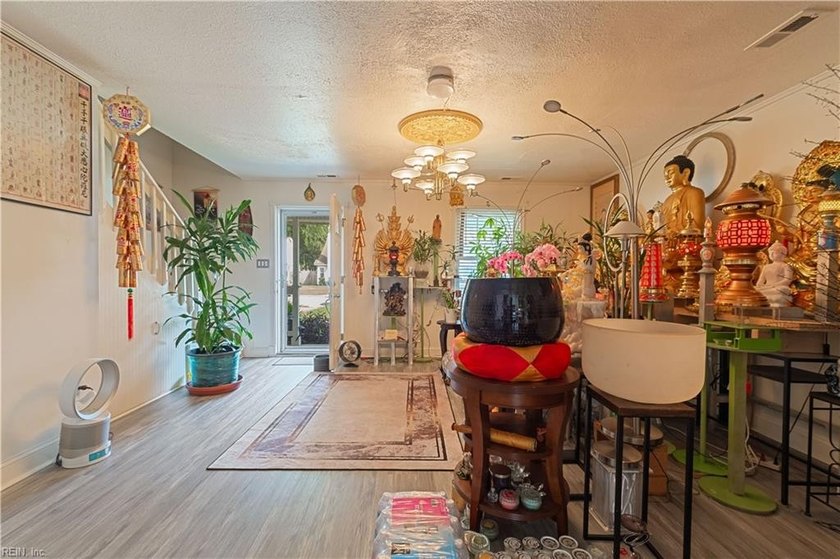 Well maintained, tenant occupied 1,275 sf, 3-bedroom, 2.5 bath - photo 5