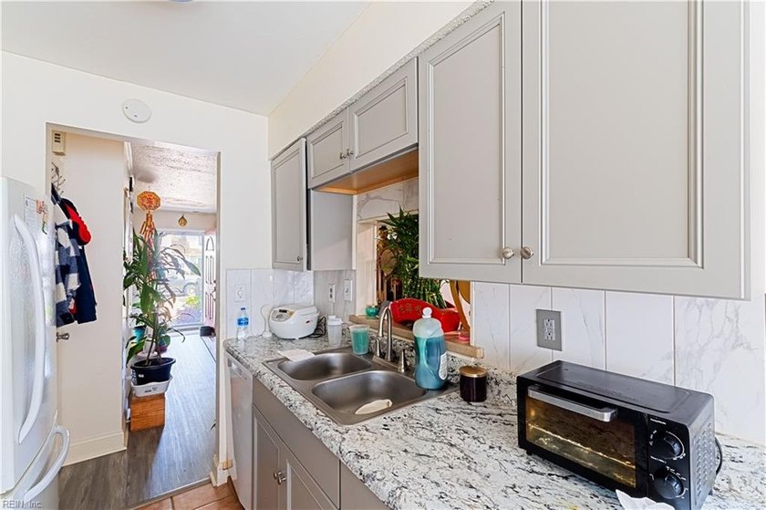 Well maintained, tenant occupied 1,275 sf, 3-bedroom, 2.5 bath - photo 7