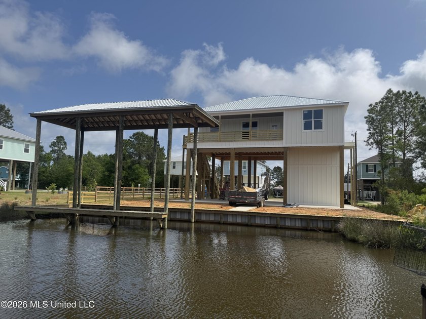 Beautiful canal-front home just minutes from downtown Bay St - photo 8