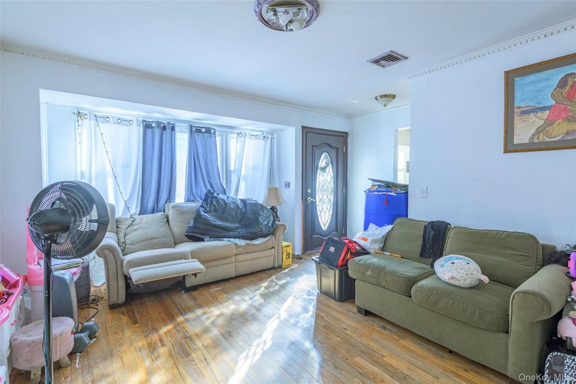Welcome into, a spacious and versatile residence ideally located - photo 6