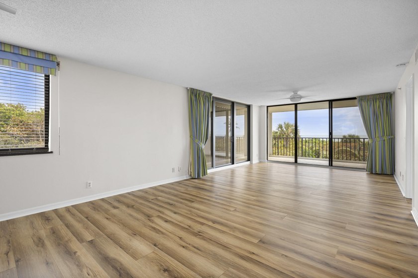 RARE 3 BEDROOM/2BATH CORNER UNIT WITH TWO GARAGES! Step inside - photo 4
