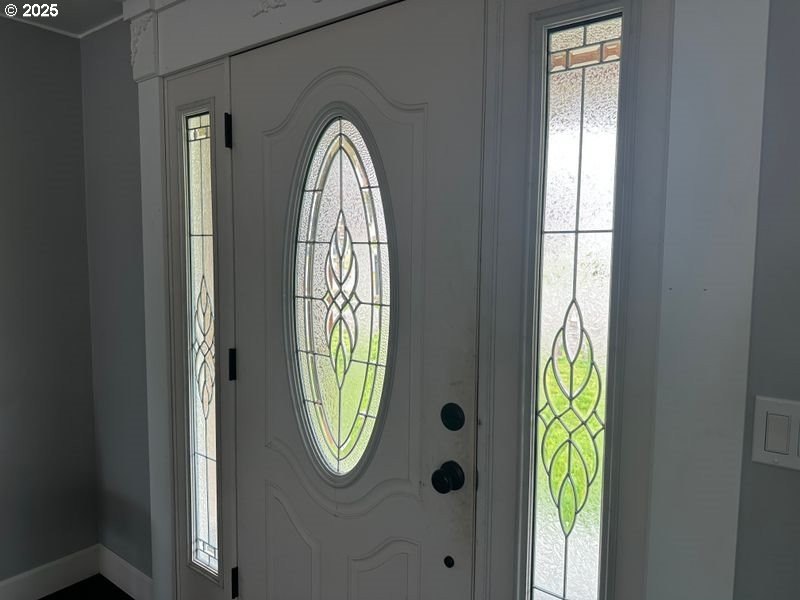 This gorgeous 3 bedroom 3 bath home has been transformed to a - photo 5