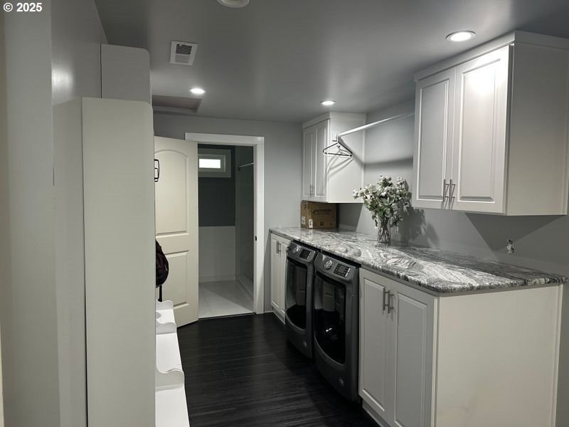 This gorgeous 3 bedroom 3 bath home has been transformed to a - photo 10