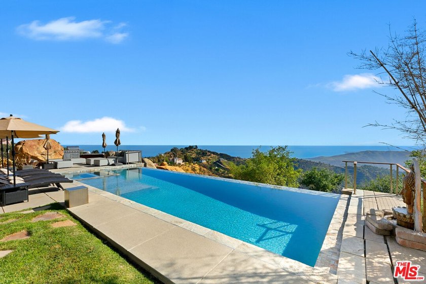 Jaw-dropping ocean views from this architectural masterpiece - photo 17