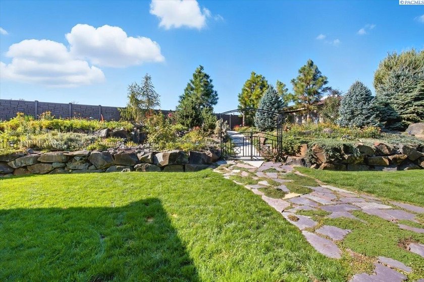 Perched on the hillside in Sundance Ridge, 477 Heritage Hills - photo 30