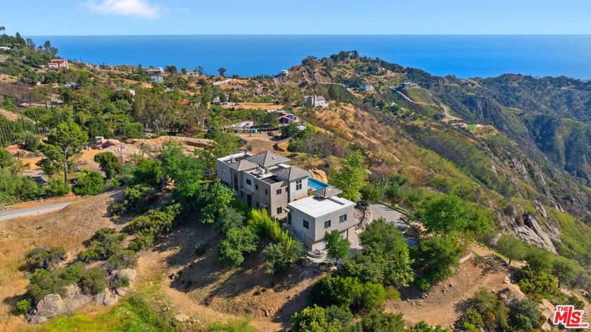 Jaw-dropping ocean views from this architectural masterpiece - photo 33