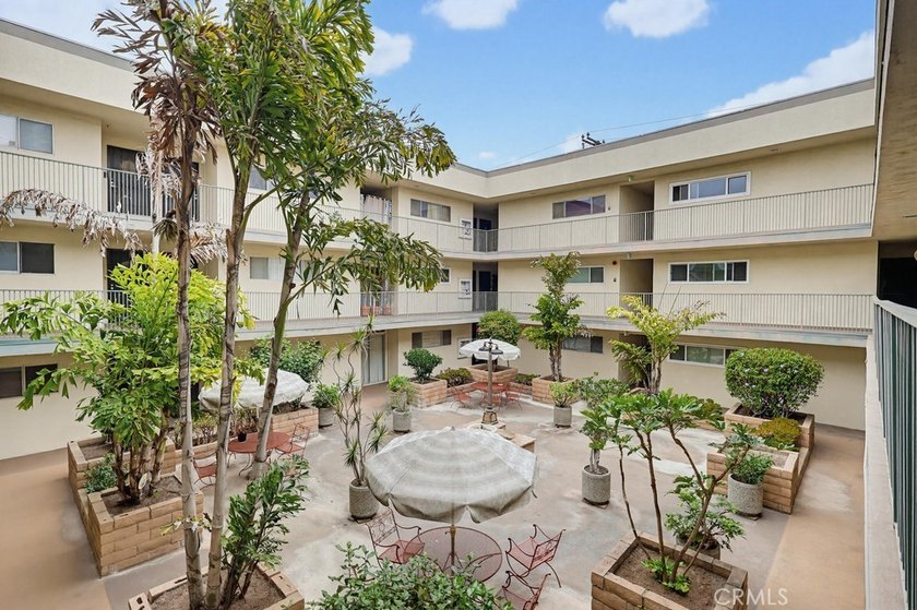 Welcome to coastal living at its finest! This spacious 2 bedroom - photo 2