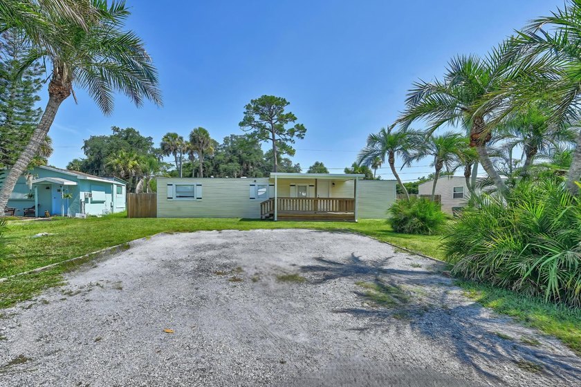 Great opportunity in the community of Green Acres, minutes from - photo 4