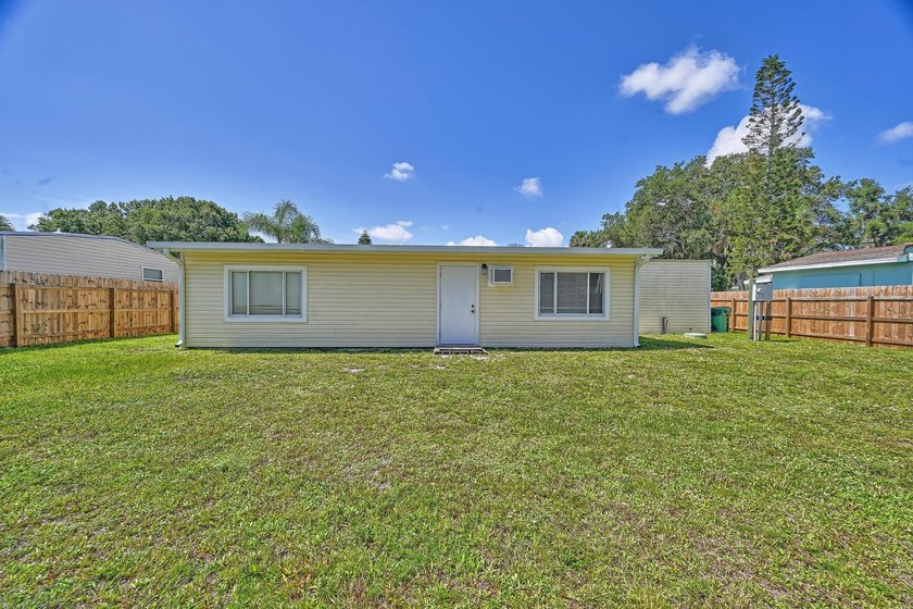 Great opportunity in the community of Green Acres, minutes from - photo 6