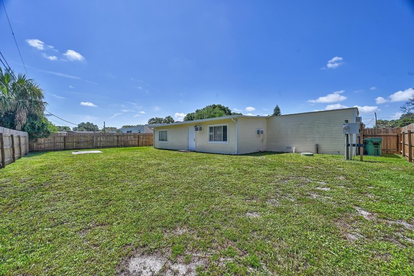 Great opportunity in the community of Green Acres, minutes from - photo 7