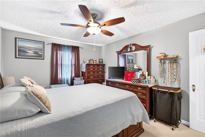 Spacious 3 Bedroom on Fabulous Corner Lot offering exceptional - photo 22