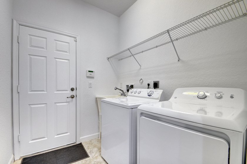 FURNISHED upscale lovely townhome located in a boutique gated - photo 29