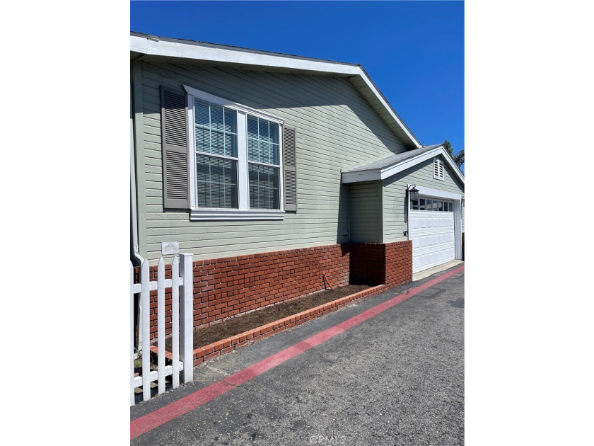 Welcome home to this beautifully maintained 2-bedroom, 2-bath - photo 4