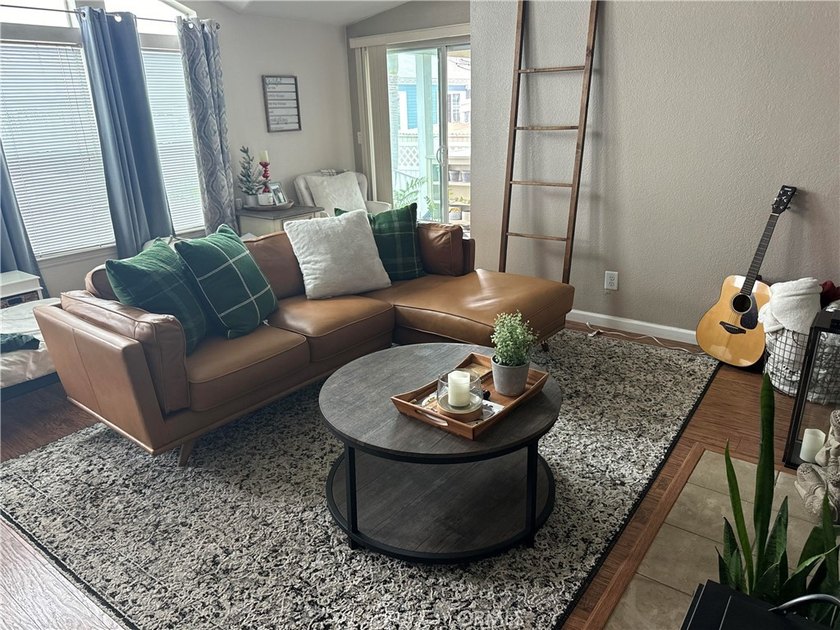 Welcome home to this beautifully maintained 2-bedroom, 2-bath - photo 6