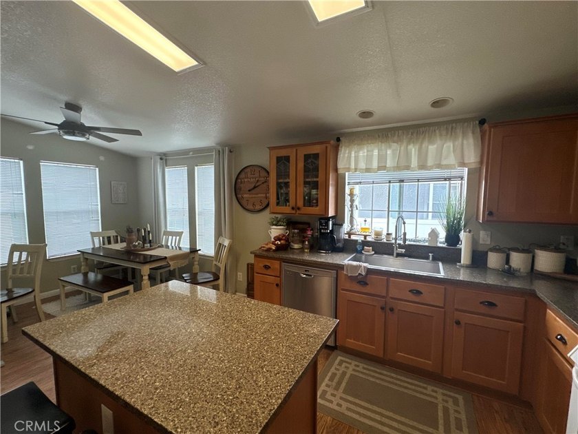 Welcome home to this beautifully maintained 2-bedroom, 2-bath - photo 8