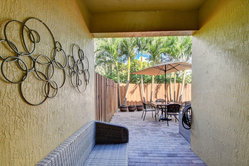 FURNISHED upscale lovely townhome located in a boutique gated - photo 38