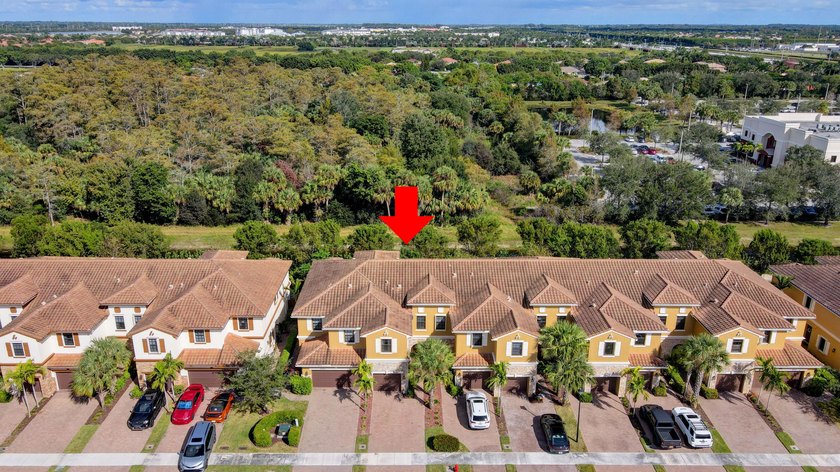 FURNISHED upscale lovely townhome located in a boutique gated - photo 44