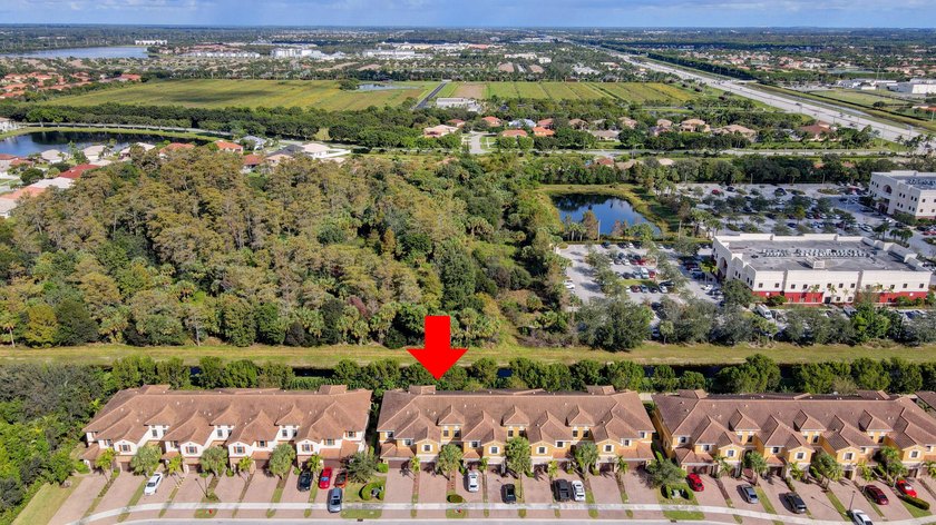 FURNISHED upscale lovely townhome located in a boutique gated - photo 45