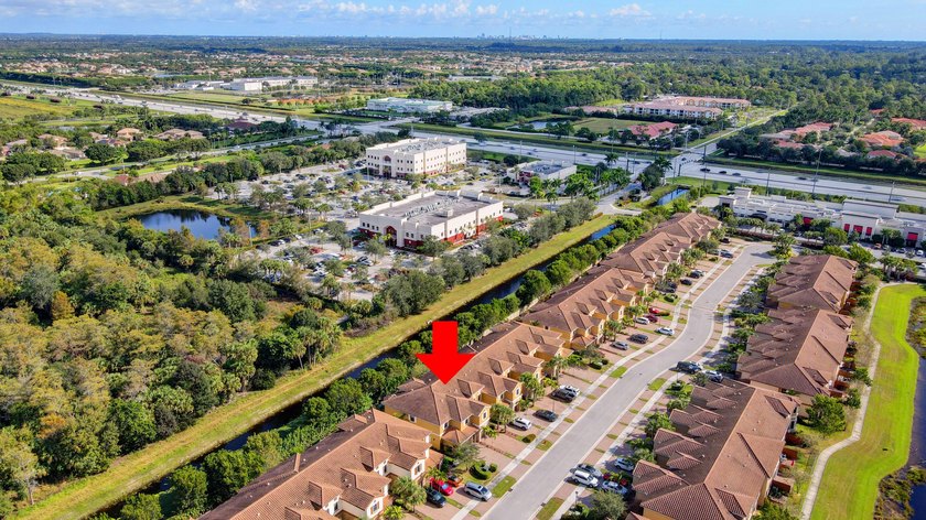 FURNISHED upscale lovely townhome located in a boutique gated - photo 50