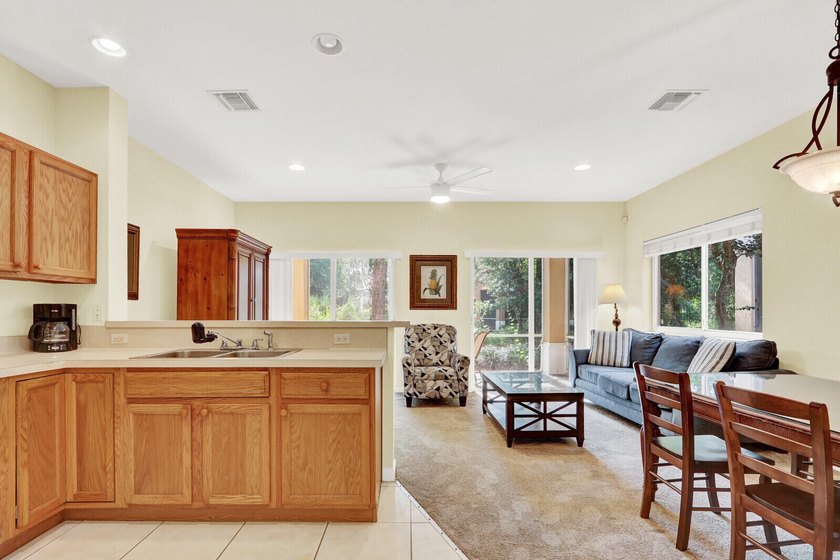 Welcome to this beautifully maintained ground-floor 2-bedroom, 2 - photo 4