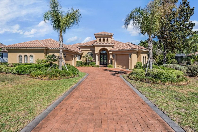 EXQUISITE and professionally decorated, this exceptional Arthur - photo 21
