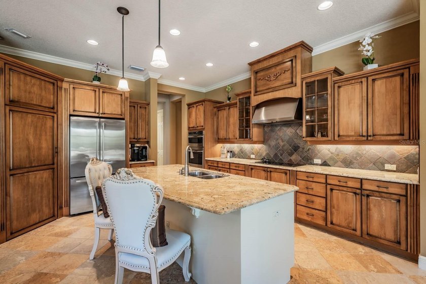 EXQUISITE and professionally decorated, this exceptional Arthur - photo 22