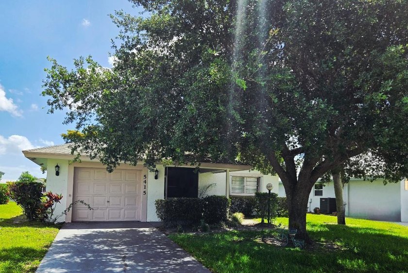 Welcome to this charming single-story residence in the - photo 2