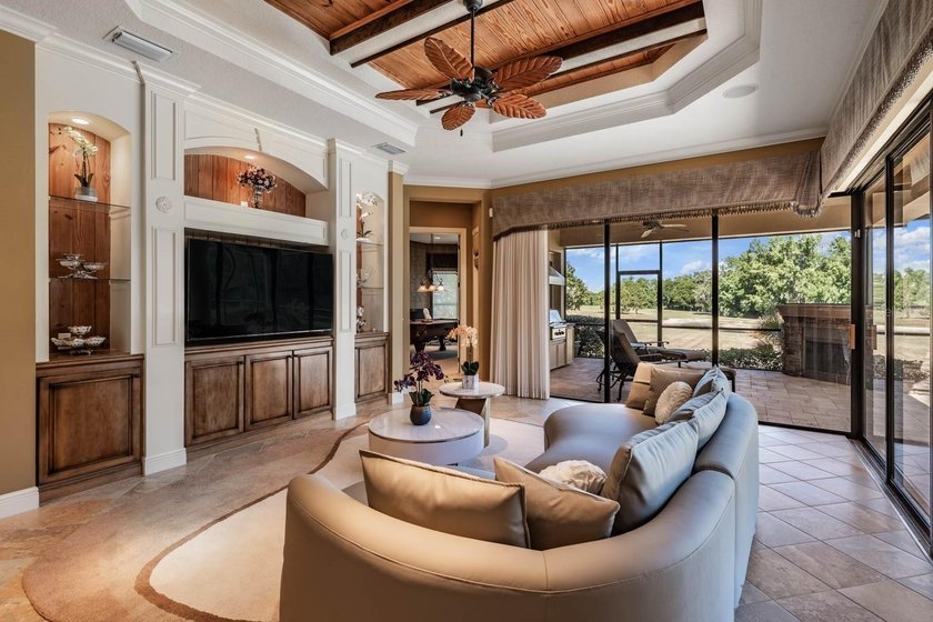 EXQUISITE and professionally decorated, this exceptional Arthur - photo 23