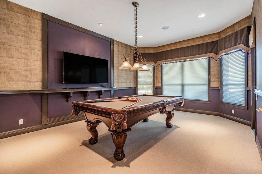 EXQUISITE and professionally decorated, this exceptional Arthur - photo 24