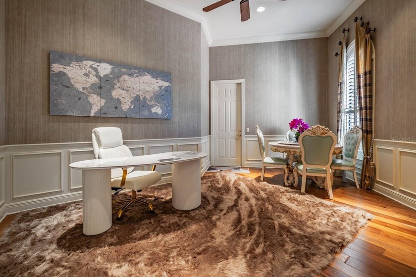EXQUISITE and professionally decorated, this exceptional Arthur - photo 27