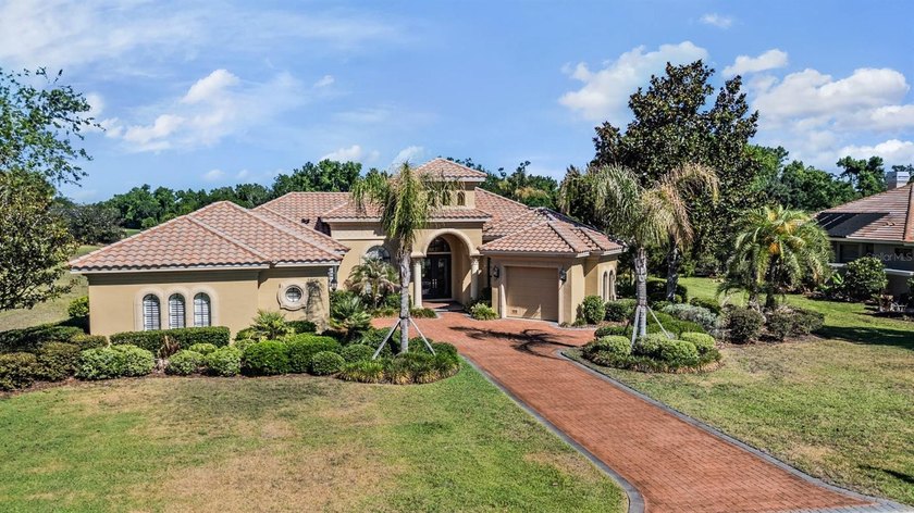 EXQUISITE and professionally decorated, this exceptional Arthur - photo 41